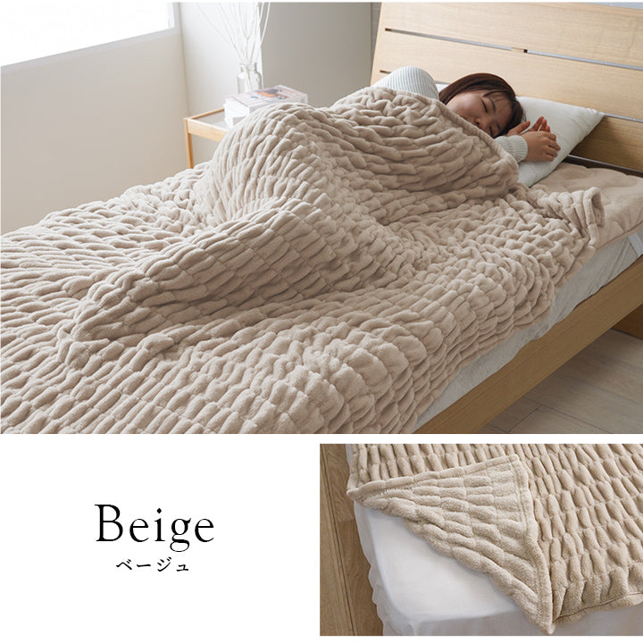 体をやさしくつつみこむ毛布 伸縮性のある生地を使用