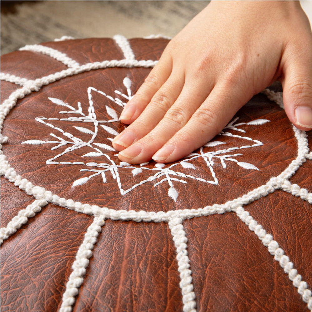 フェイクレザーにモロッカンデザインの刺繍を施したおしゃれなプフ