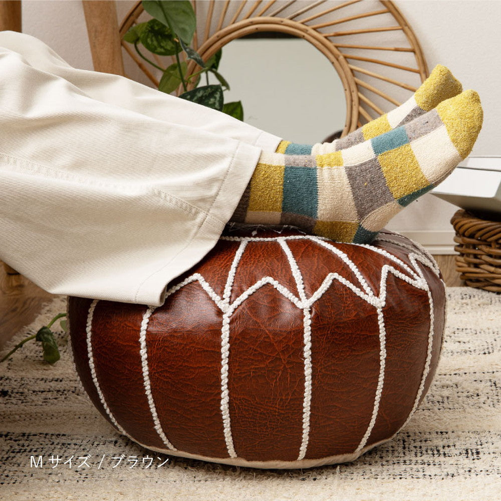 フェイクレザーにモロッカンデザインの刺繍を施したおしゃれなプフ