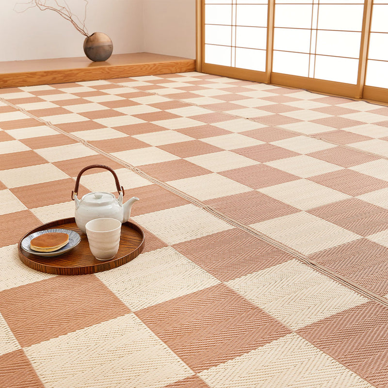 洗えるい草風カーペット 見た目はまるでい草のようなPP素材の市松柄上敷き 本間サイズ
