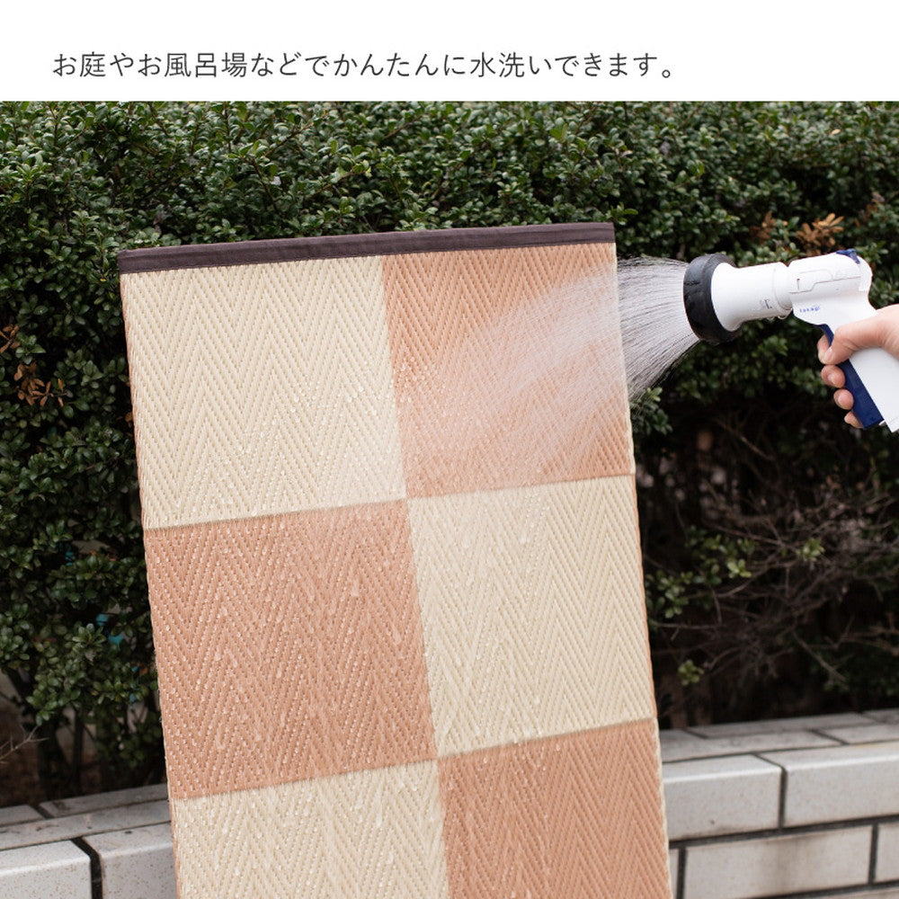 洗えるい草風カーペット 見た目はまるでい草のようなPP素材の市松柄上敷き 本間サイズ