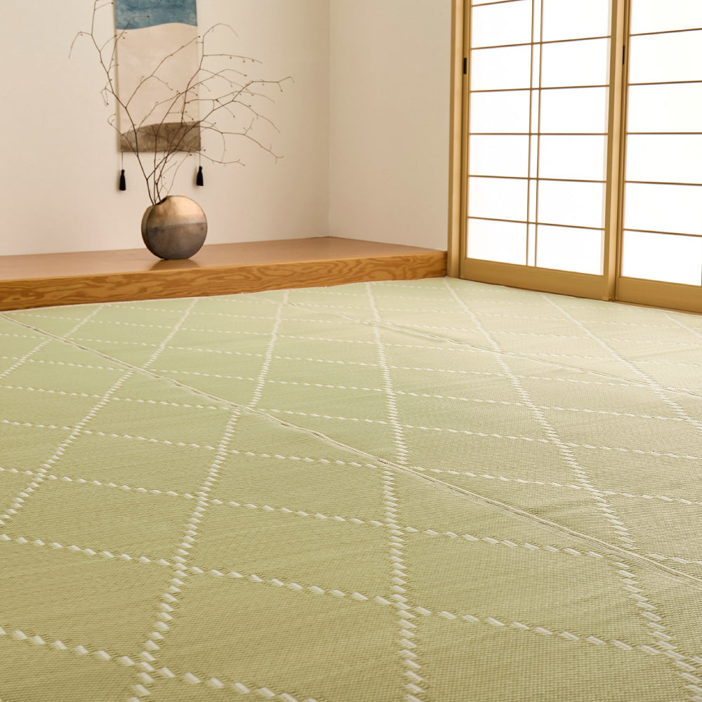 水に強い素材でできたい草風カーペット