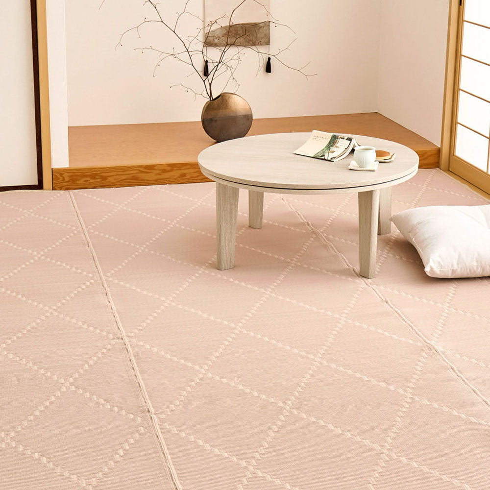 水に強い素材でできたい草風カーペット