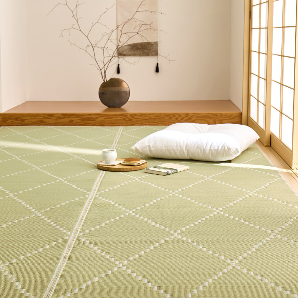 水に強い素材でできたい草風カーペット 裏貼りタイプ