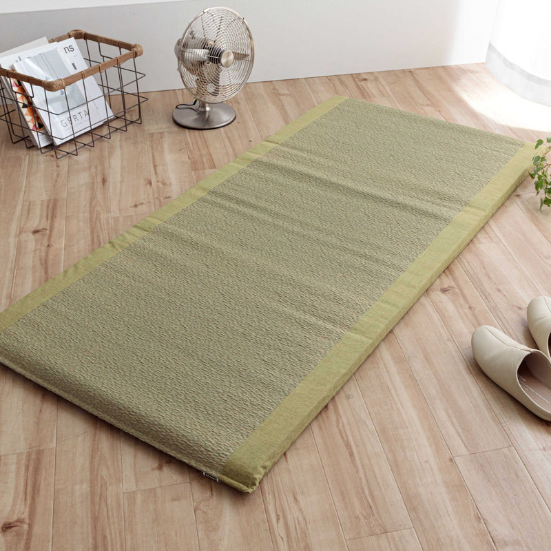 お昼寝に使えるい草マット 寝っころがたり、折り畳んで座ったり(ギフトラッピング対応)