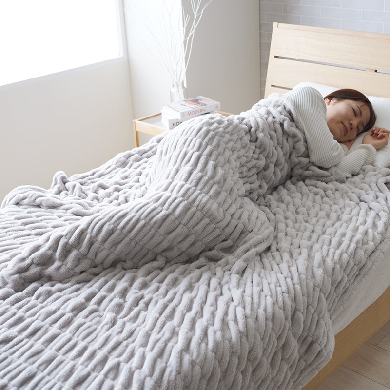 体をやさしくつつみこむ毛布 伸縮性のある生地を使用