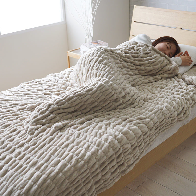 体をやさしくつつみこむ毛布 伸縮性のある生地を使用