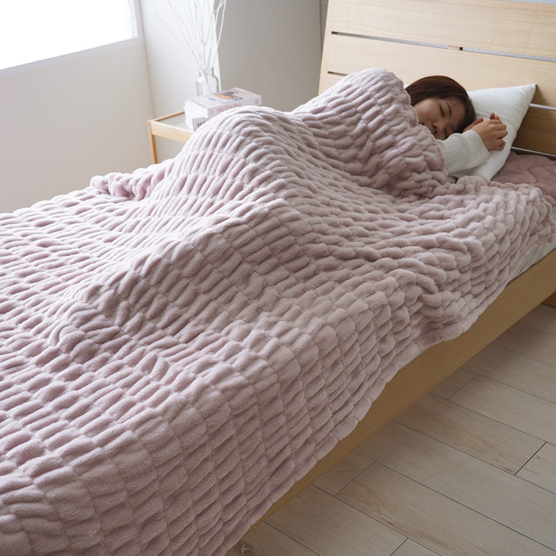 体をやさしくつつみこむ毛布 伸縮性のある生地を使用