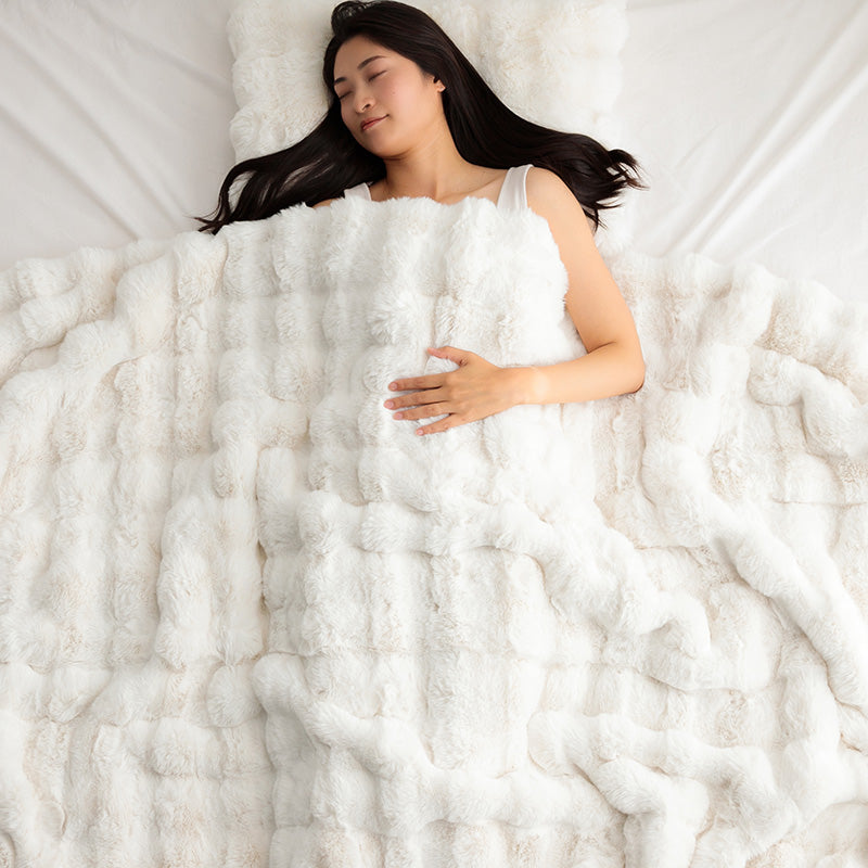 ラビットファー調のプレミアムな触り心地の毛布・ブランケット・ひざ掛け