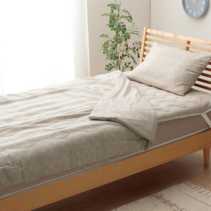 綿のやさしい肌触りとジャガードの素材感がやさしい 肌掛け