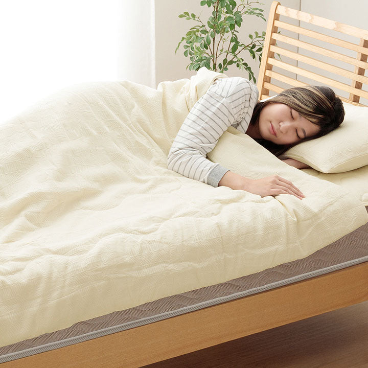 綿のやさしい肌触りとジャガードの素材感がやさしい 肌掛け