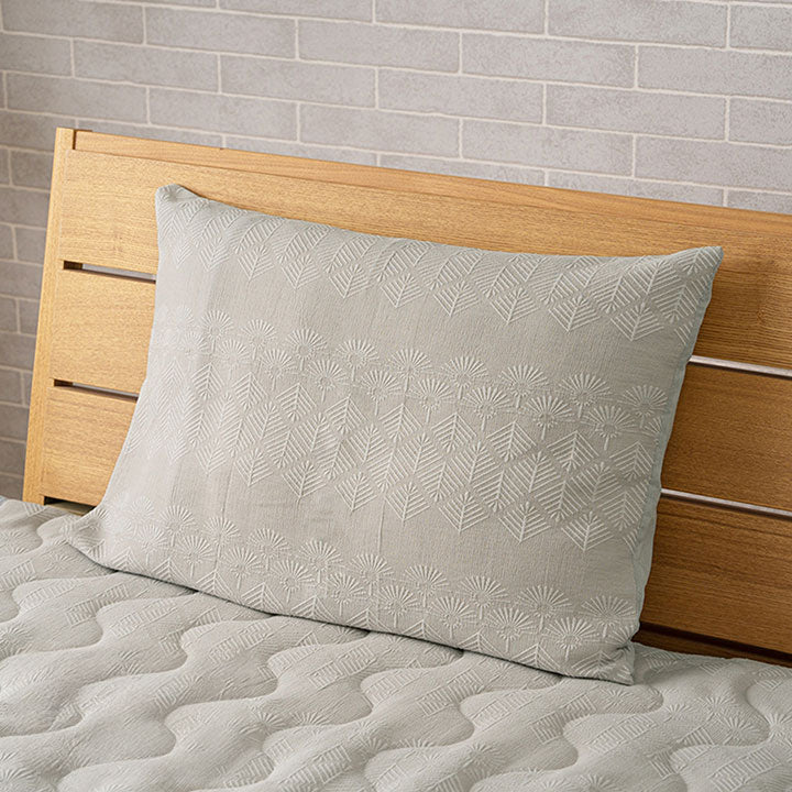 綿のやさしい肌触りとジャガードの素材感がやさしい 枕カバー