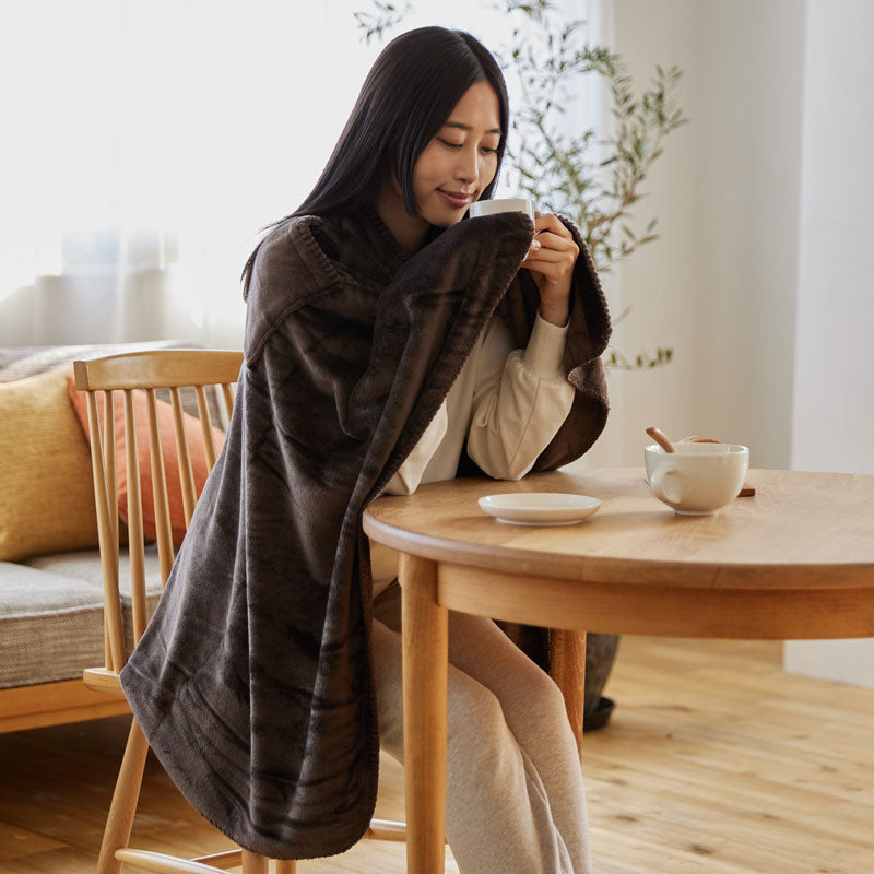 肩掛け・腰巻きでも使えるブランケット 毛布 プレミアムマイクロファイバー ボタン・ポケット付 ひざ掛け 138×93cm