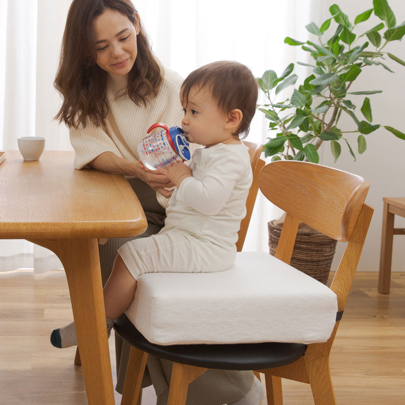 キッズ子供用のお食事クッション 3段階の高さ調節ができる イブル 38×38×9cm