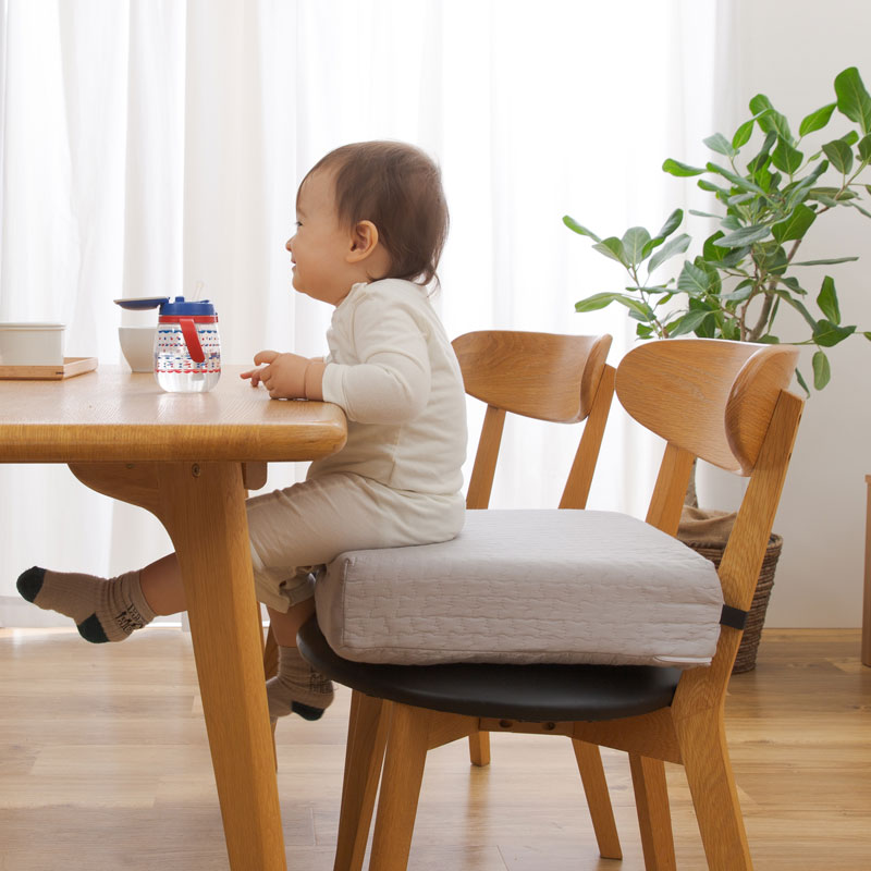 キッズ子供用のお食事クッション 3段階の高さ調節ができる イブル 38×38×9cm