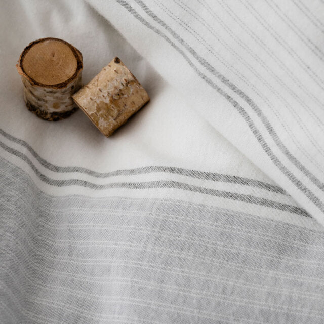 シンプルな先染めファブリックをふんわり起毛させたあたたか肌ざわり レヴィ ピローケース 2枚セット【Fab the Home】