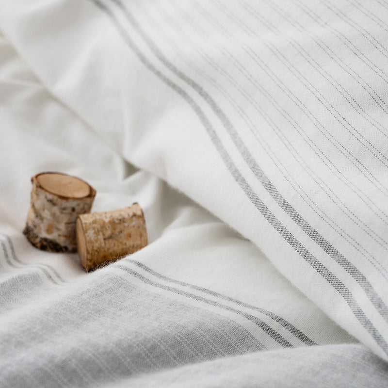 シンプルな先染めファブリックをふんわり起毛させたあたたか肌ざわり レヴィ コンフォーターカバー【Fab the Home】