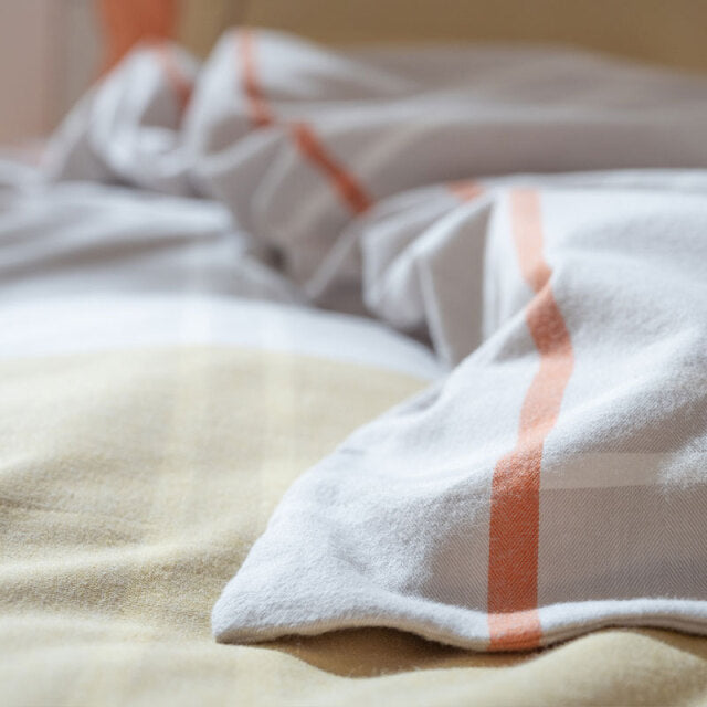 ベイクドカラーの先染め糸でツートンに織り上げた リーナ コンフォーターカバー【Fab the Home】