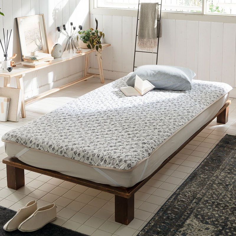 平編みコットンニットのフラワープリント 敷きパッド ジニア【Fab the Home】