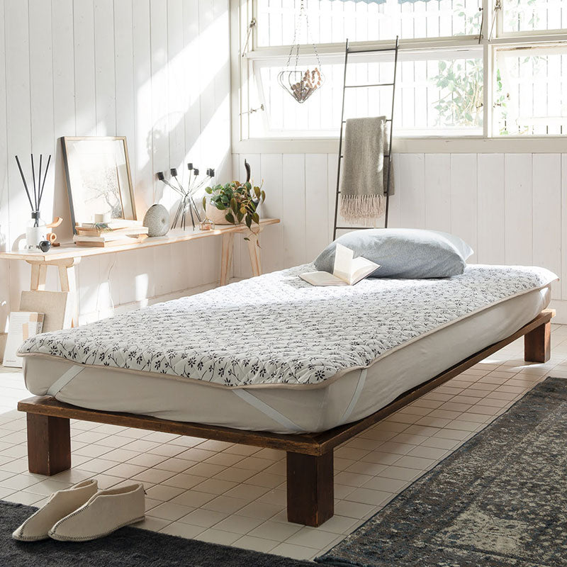 平編みコットンニットのフラワープリント 敷きパッド ジニア【Fab the Home】
