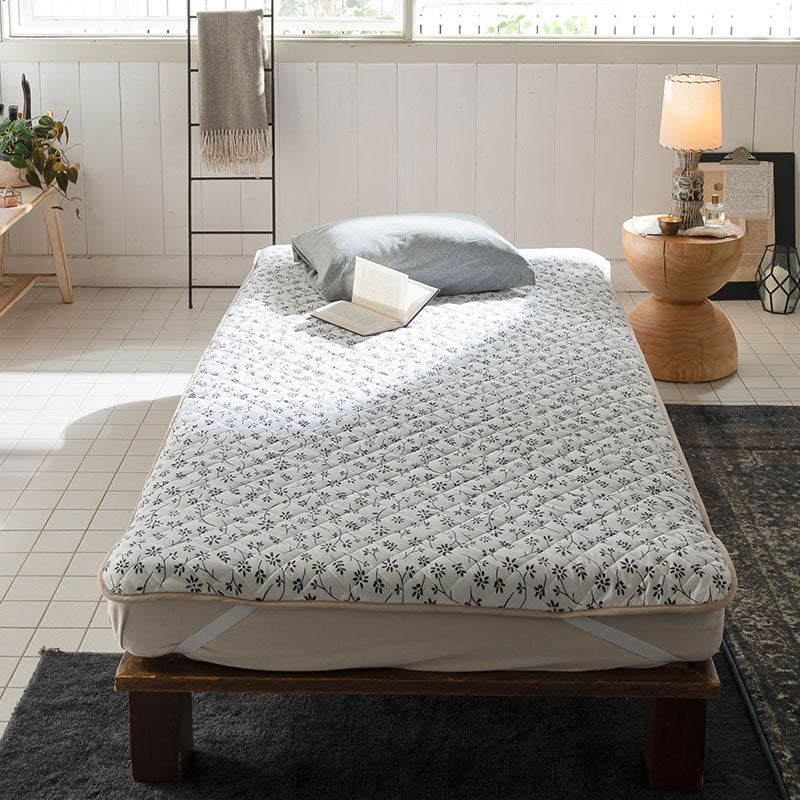 平編みコットンニットのフラワープリント 敷きパッド ジニア【Fab the Home】