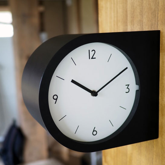 ミニマルでコンパクトな両面時計のウォールクロック Madeto - マデト
