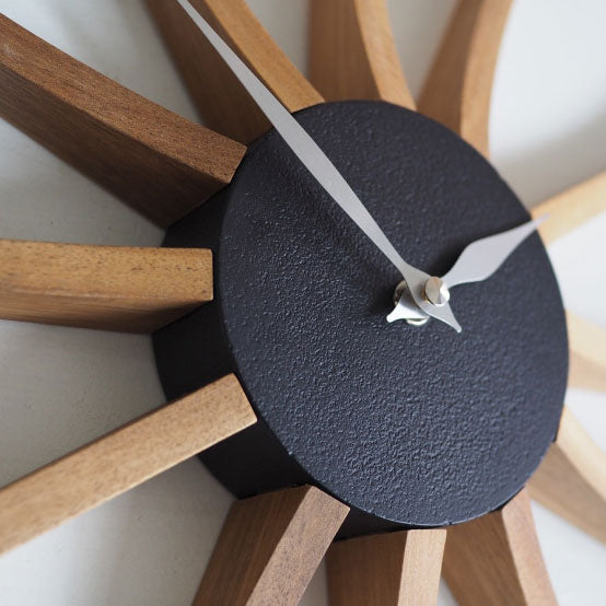 アートのような存在で空間を引き締めるウォールクロック Terasto - テラスト