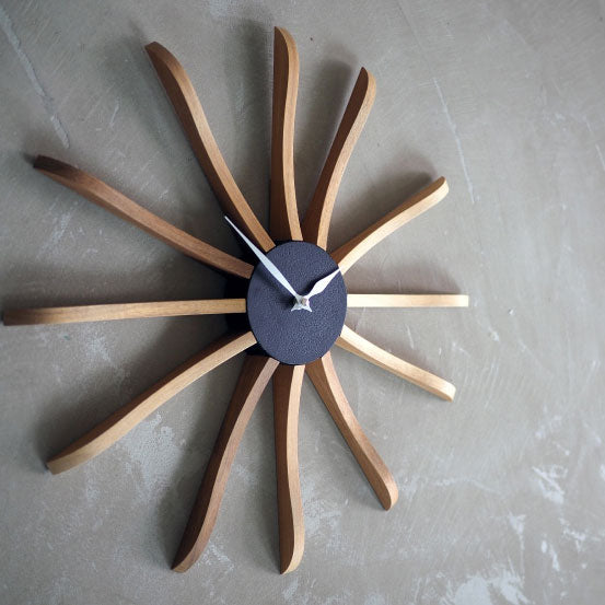 アートのような存在で空間を引き締めるウォールクロック Terasto - テラスト