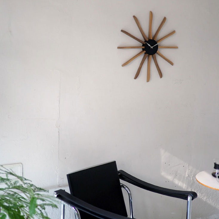 アートのような存在で空間を引き締めるウォールクロック Terasto - テラスト