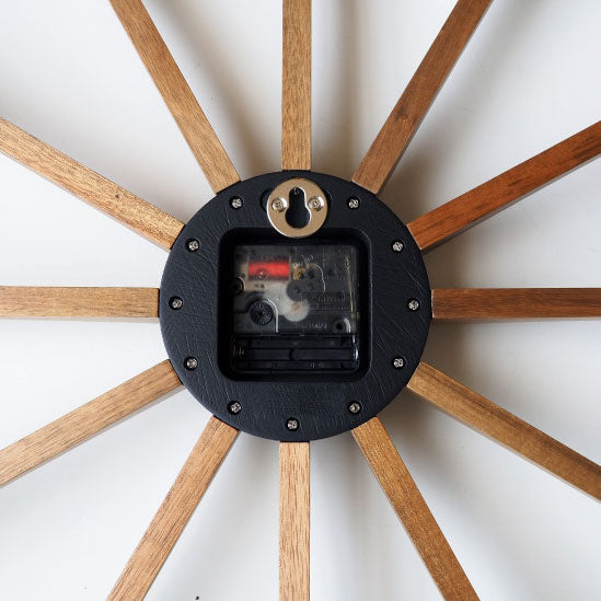 アートのような存在で空間を引き締めるウォールクロック Terasto - テラスト