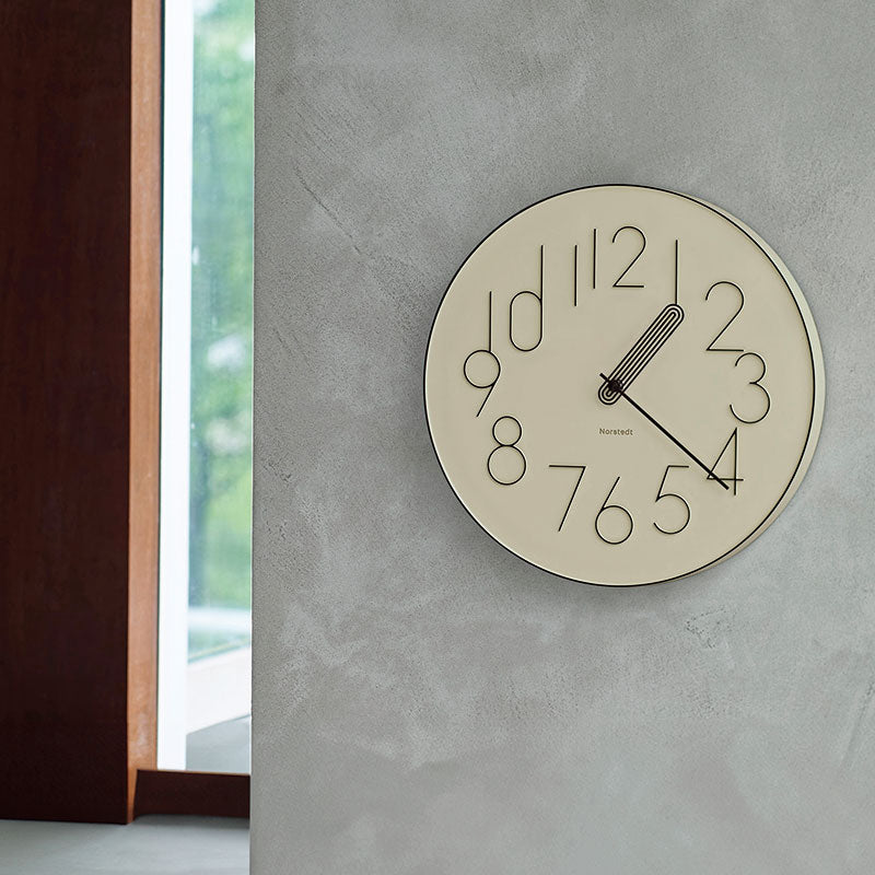 70年代に流行したフォントを使ったレトロモデルのウォールクロック Boork - ボールク