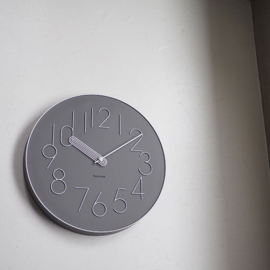 70年代に流行したフォントを使ったレトロモデルのウォールクロック Boork - ボールク