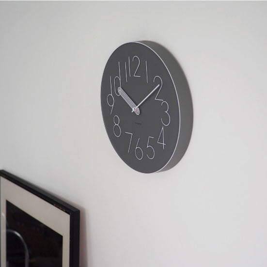 70年代に流行したフォントを使ったレトロモデルのウォールクロック Boork - ボールク