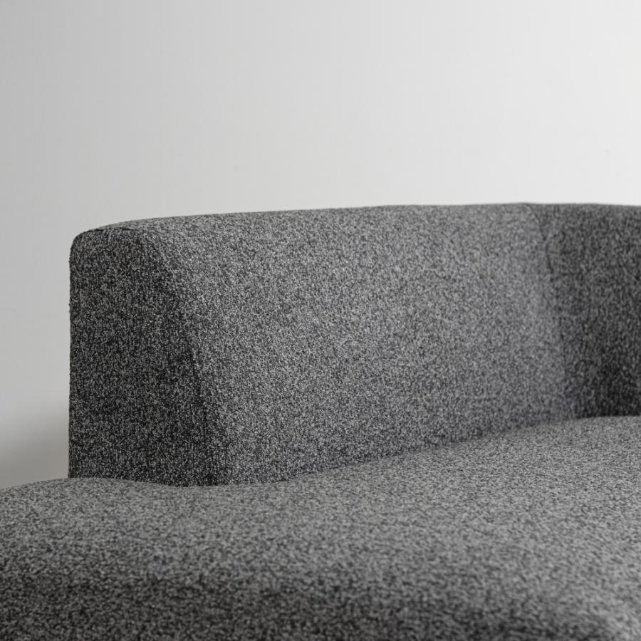 【開梱設置配送】上質なファブリックと細身のスチール脚カウチソファ