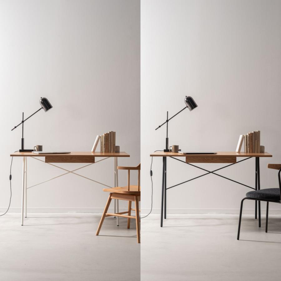 薄い天板とアイアンレッグを組み合わせてスタイリッシュな印象を与えるデスク