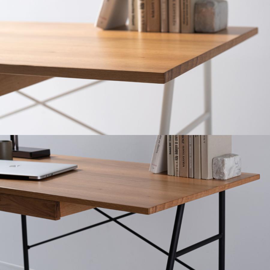 薄い天板とアイアンレッグを組み合わせてスタイリッシュな印象を与えるデスク