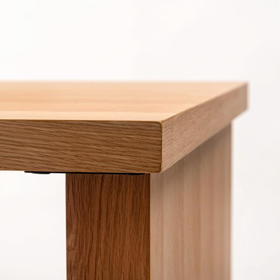 【開梱設置配送】ラウンド状の天板と円錐状の脚が独創的な雰囲気を演出するダイニングテーブル