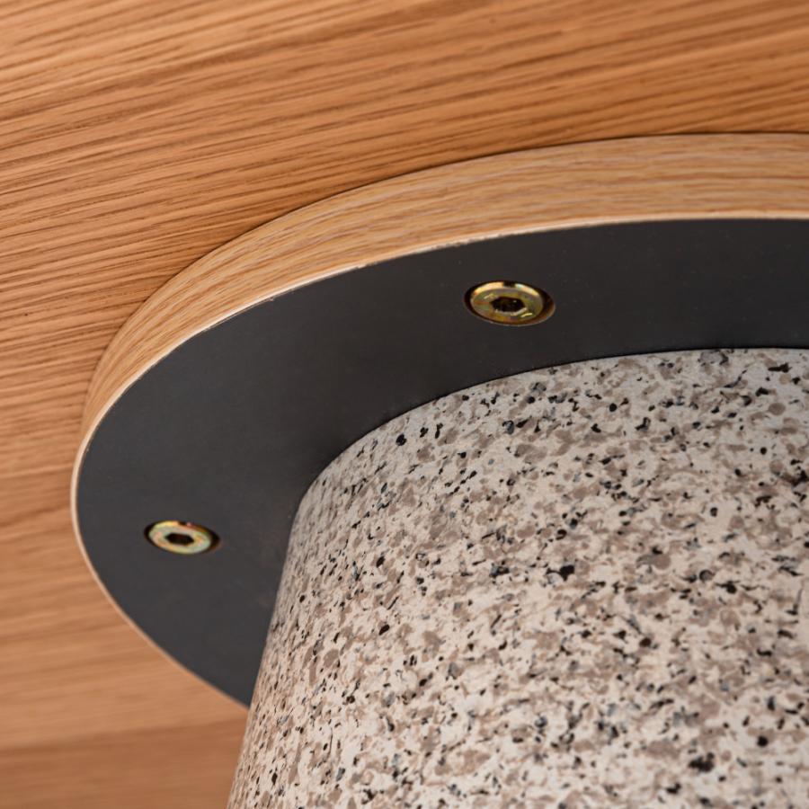 【開梱設置配送】ラウンド状の天板と円錐状の脚が独創的な雰囲気を演出するダイニングテーブル