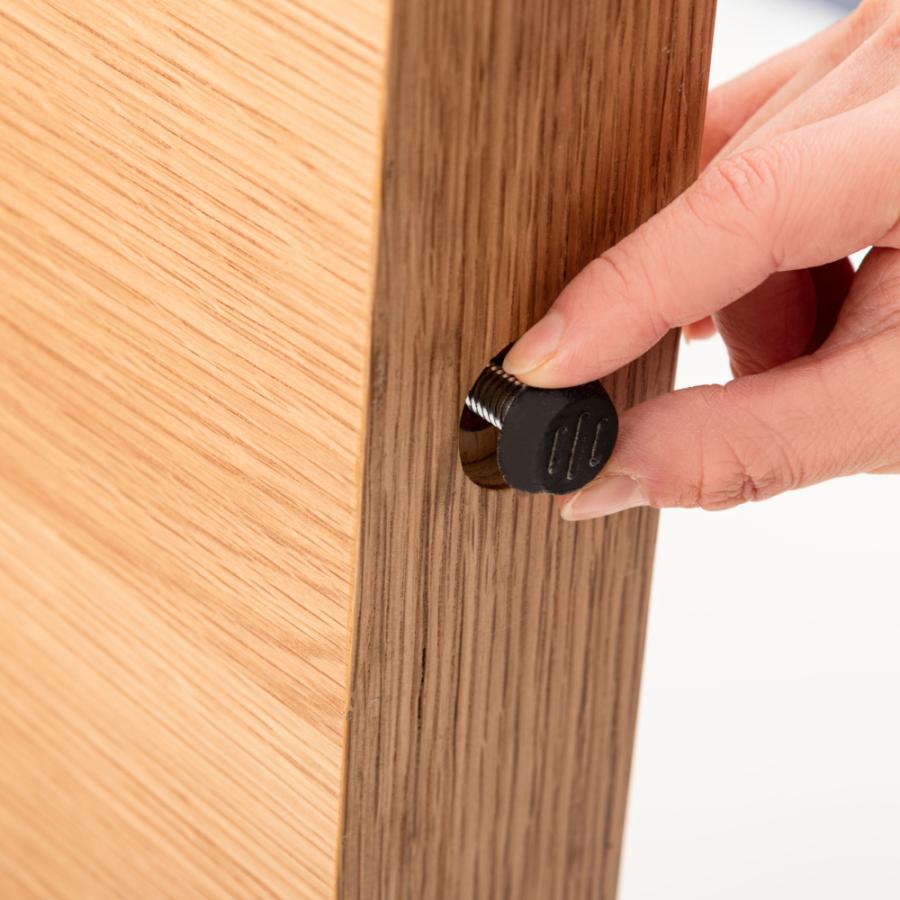 【開梱設置配送】ラウンド状の天板と円錐状の脚が独創的な雰囲気を演出するダイニングテーブル