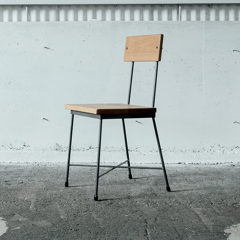 クロカワ鉄とオーク材を使用したダイニングチェア