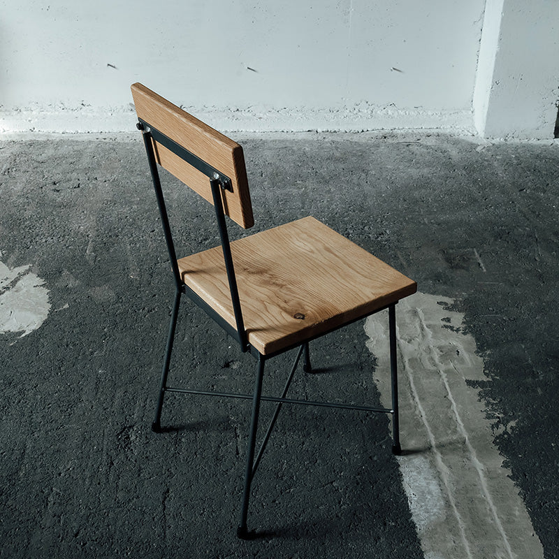 クロカワ鉄とオーク材を使用したダイニングチェア