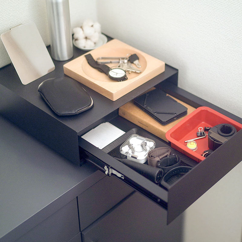 「見せる、隠す、小さな倉庫」キャビネットの引き出しを一段だけ取り出したようなストレージ KaKuKo