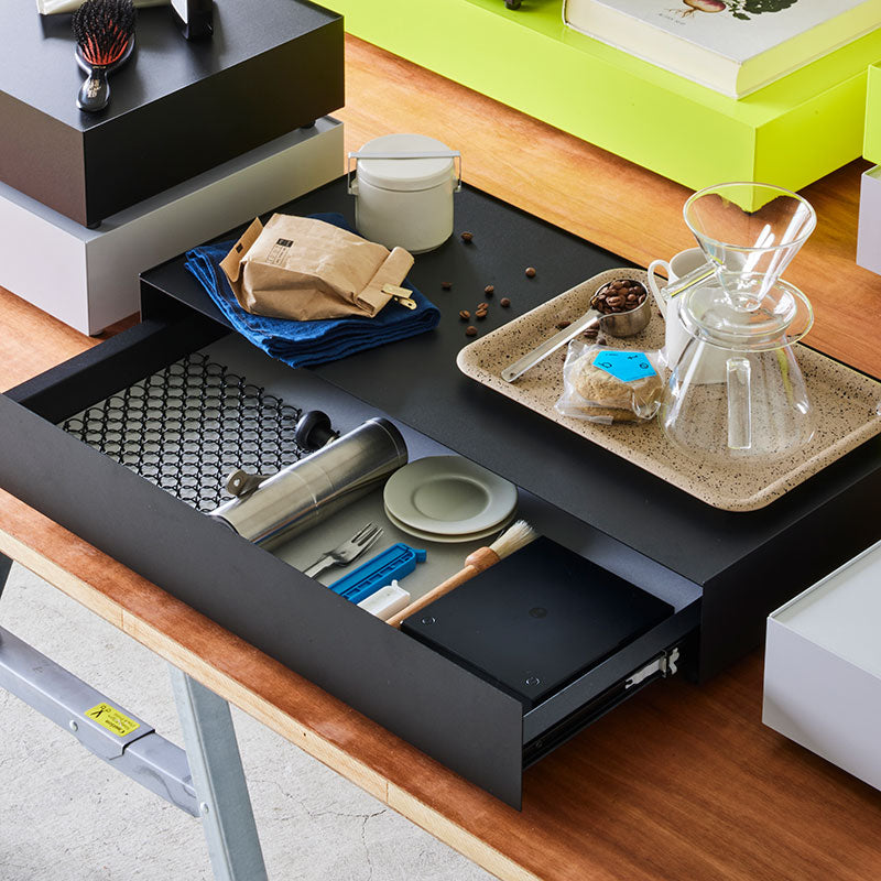 「見せる、隠す、小さな倉庫」キャビネットの引き出しを一段だけ取り出したようなストレージ KaKuKo WIDE