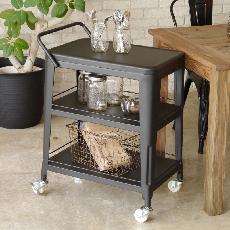 キッチンにもガレージにも馴染む無骨なスチールワゴン