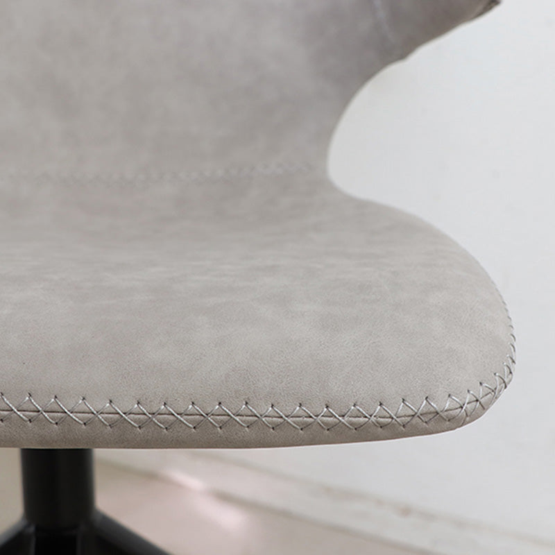 触り心地の良い合成皮革がレトロな雰囲気のラウンドチェア 回転式