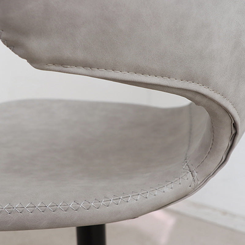 触り心地の良い合成皮革がレトロな雰囲気のラウンドチェア 回転式