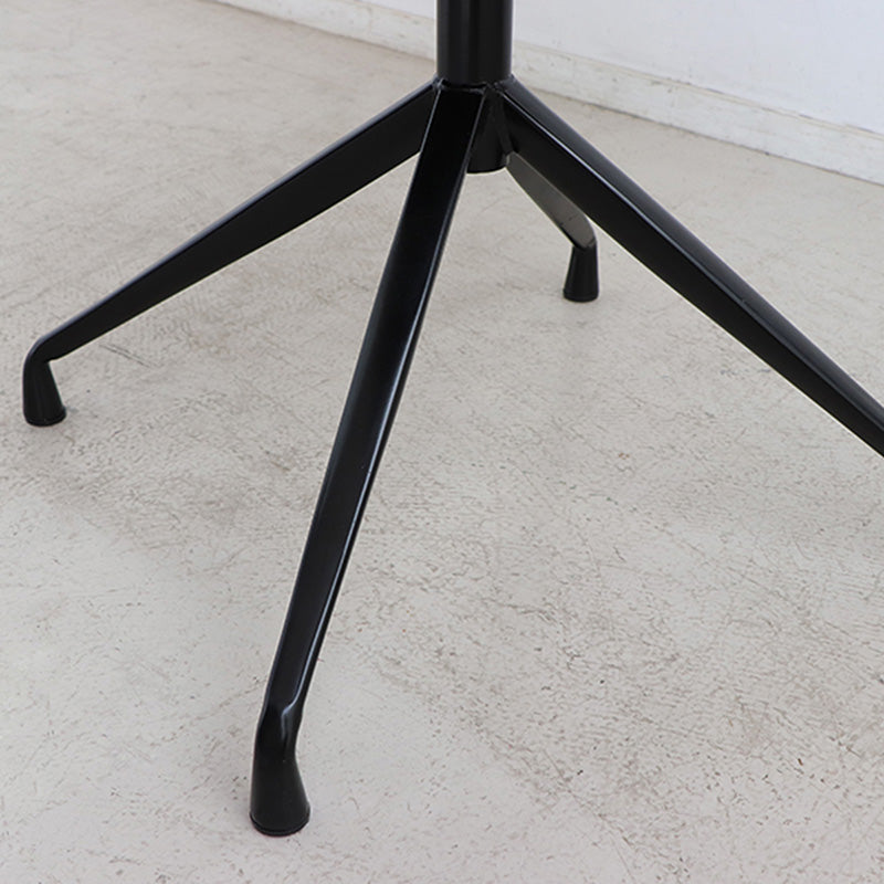 触り心地の良い合成皮革がレトロな雰囲気のラウンドチェア 回転式