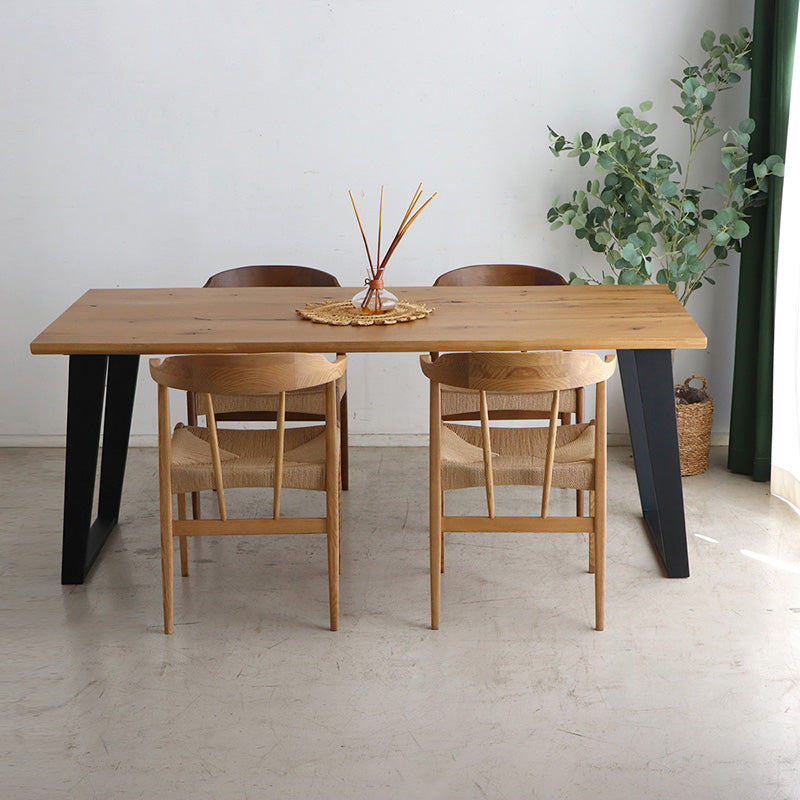 無垢のような天板で存在感のあるダイニングテーブル 幅180cm