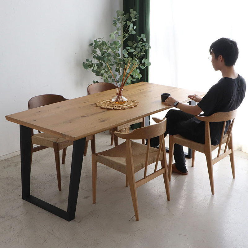 無垢のような天板で存在感のあるダイニングテーブル 幅180cm