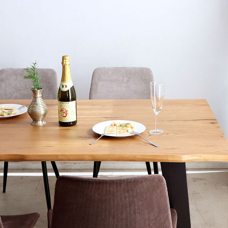 無垢のような天板で存在感のあるダイニングテーブル 幅180cm